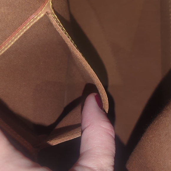 Louis Vuitton Alma - Picture 10 of 17